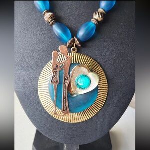 🍄Artisan Gold Tone Oil Slick & Teal Beaded Necklace with Unique Pendant